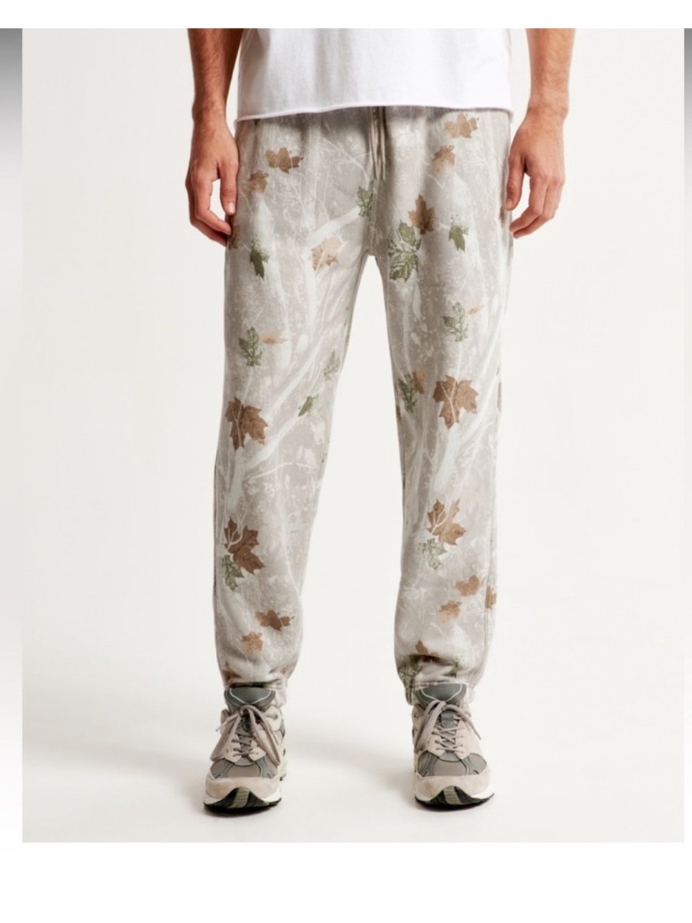 A&F Essential Off White Camo Sweatpant med